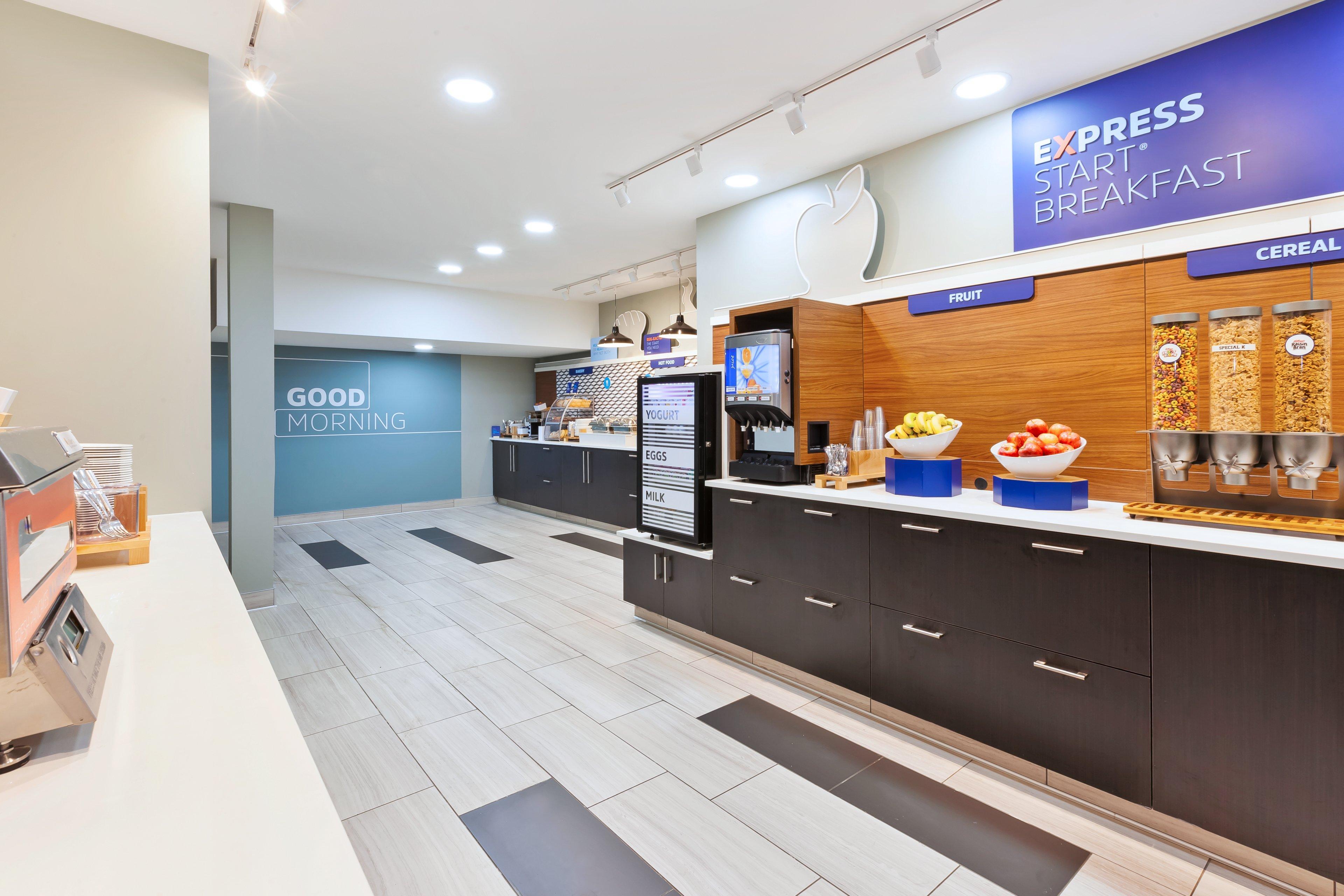 Holiday Inn Express Winnipeg Airport - Polo Park By Ihg Exterior photo