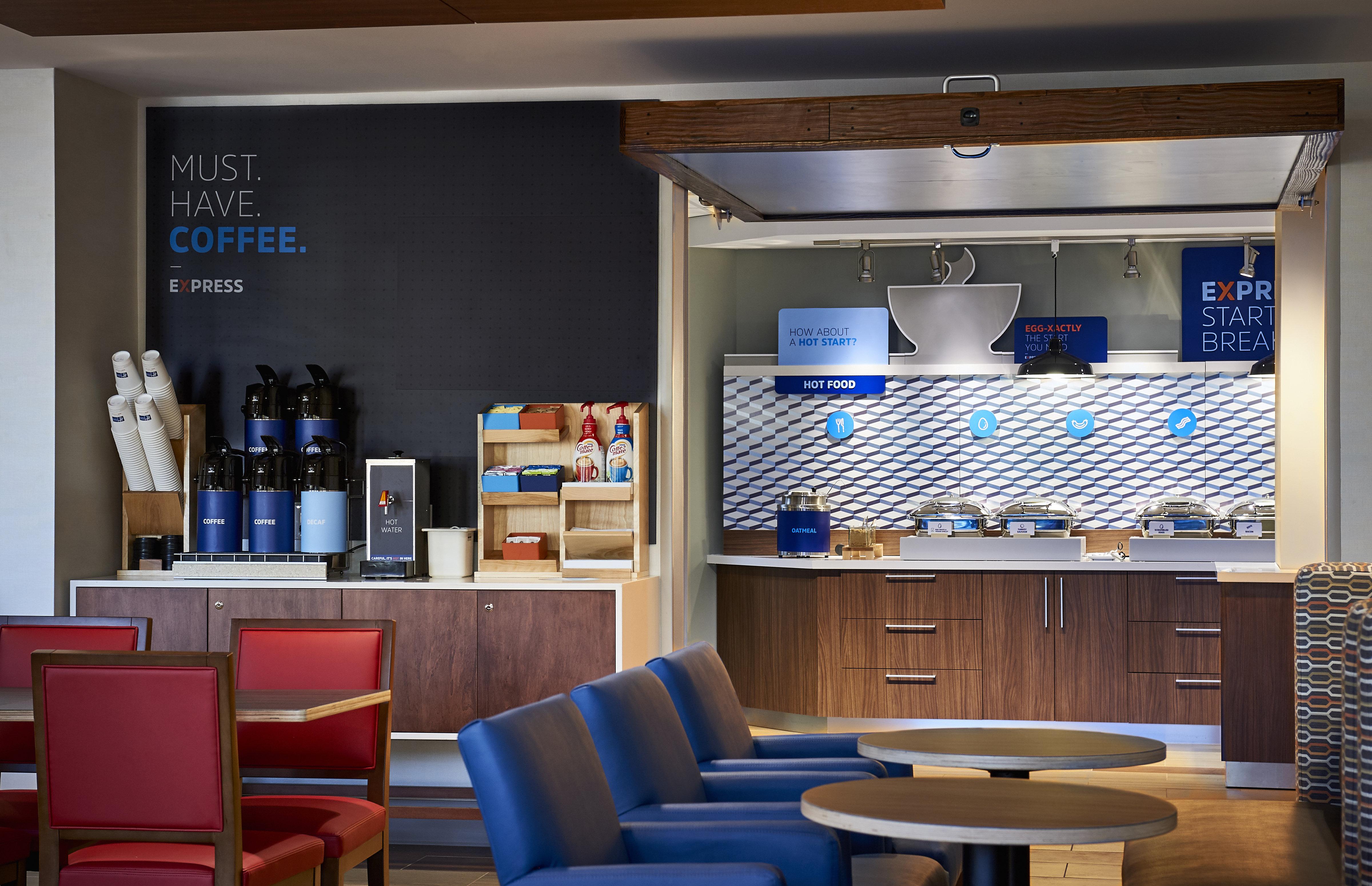Holiday Inn Express Winnipeg Airport - Polo Park By Ihg Exterior photo