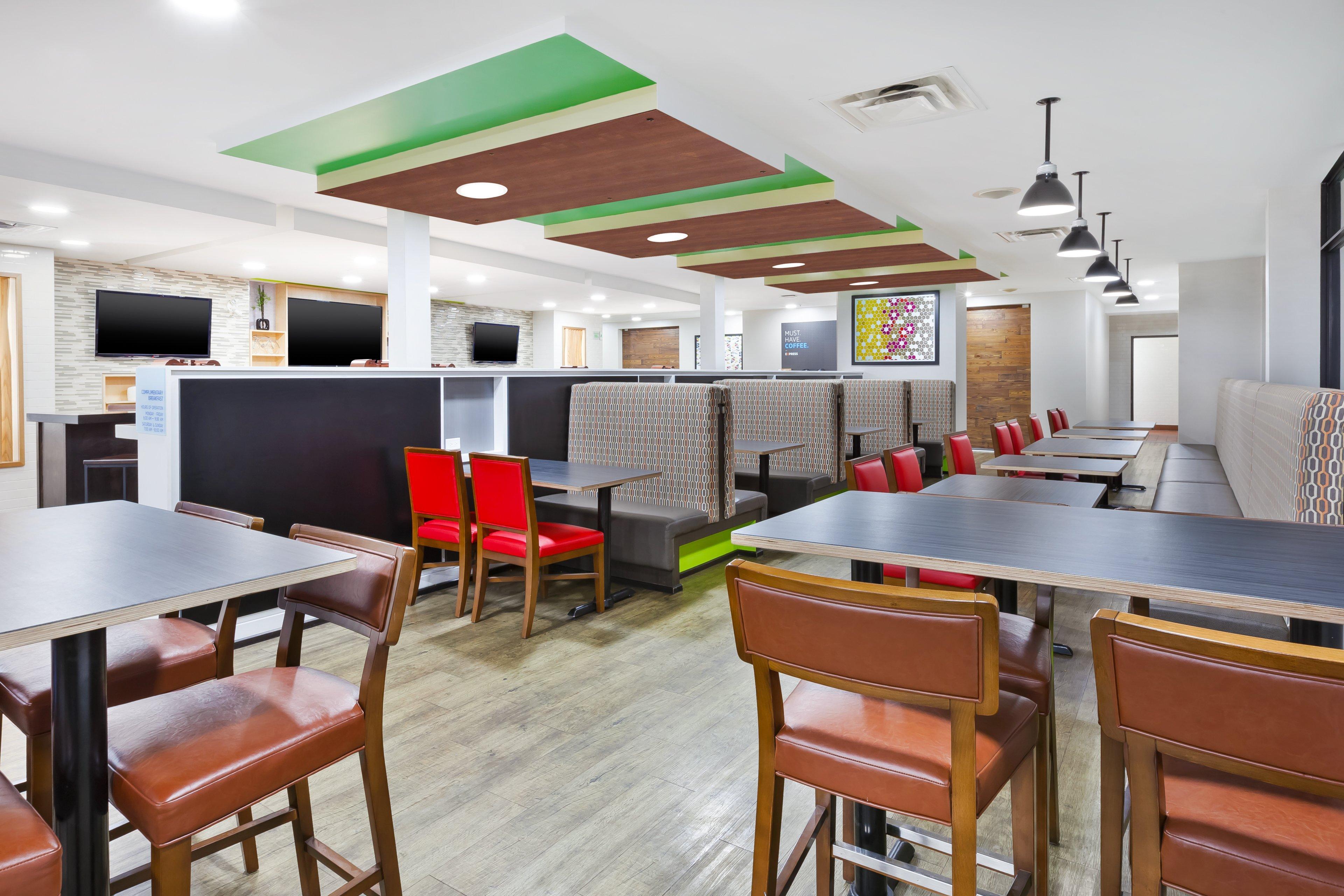 Holiday Inn Express Winnipeg Airport - Polo Park By Ihg Exterior photo