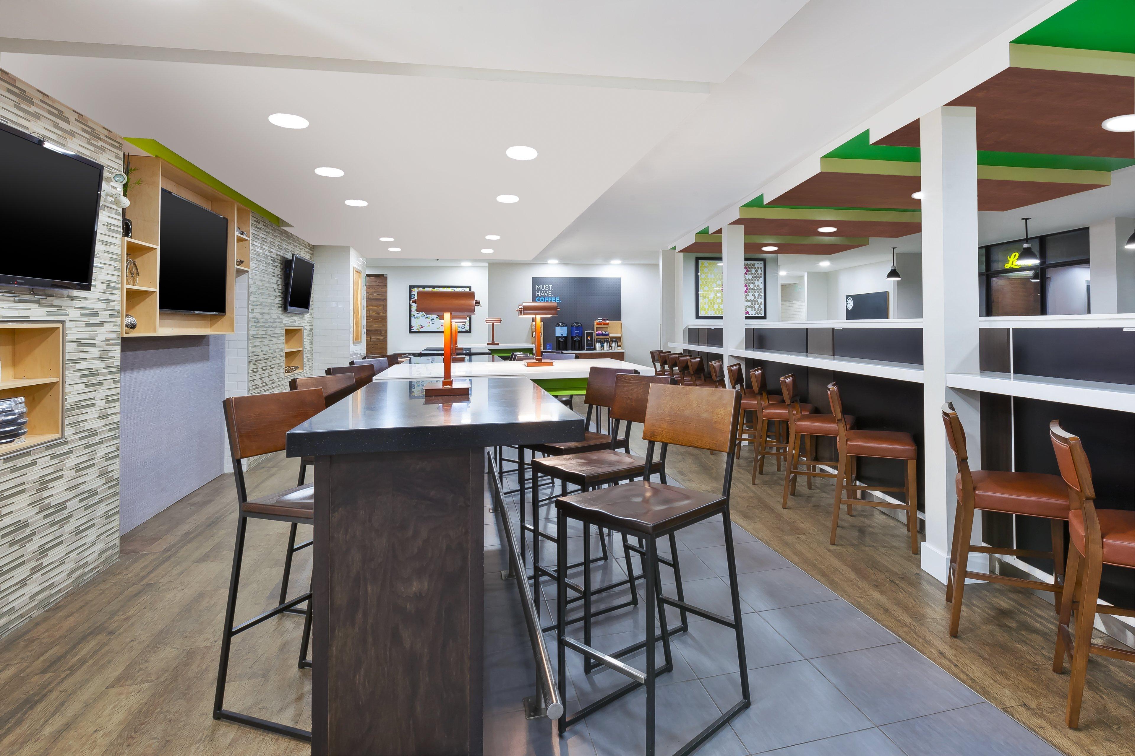 Holiday Inn Express Winnipeg Airport - Polo Park By Ihg Exterior photo