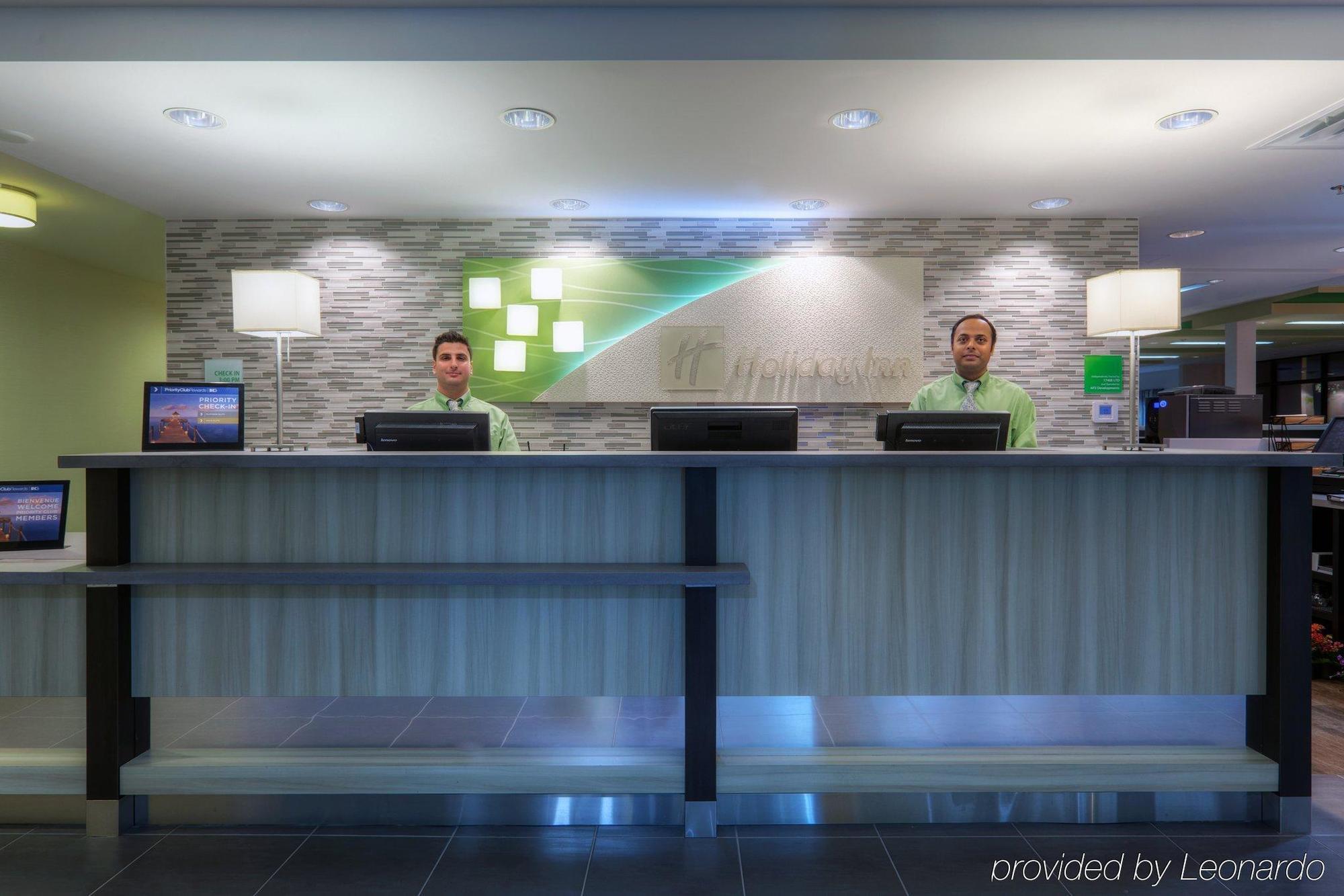 Holiday Inn Express Winnipeg Airport - Polo Park By Ihg Exterior photo