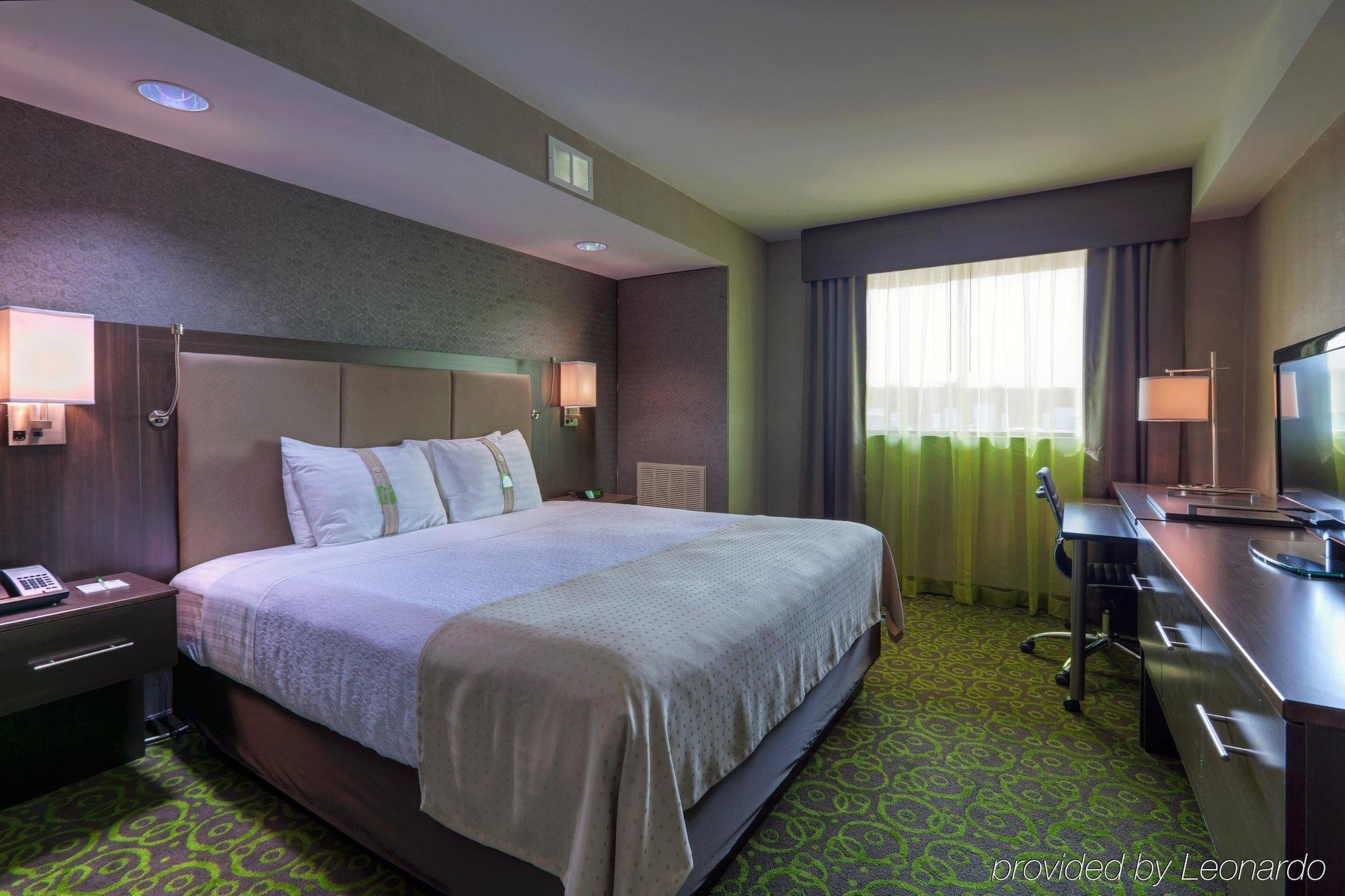 Holiday Inn Express Winnipeg Airport - Polo Park By Ihg Exterior photo