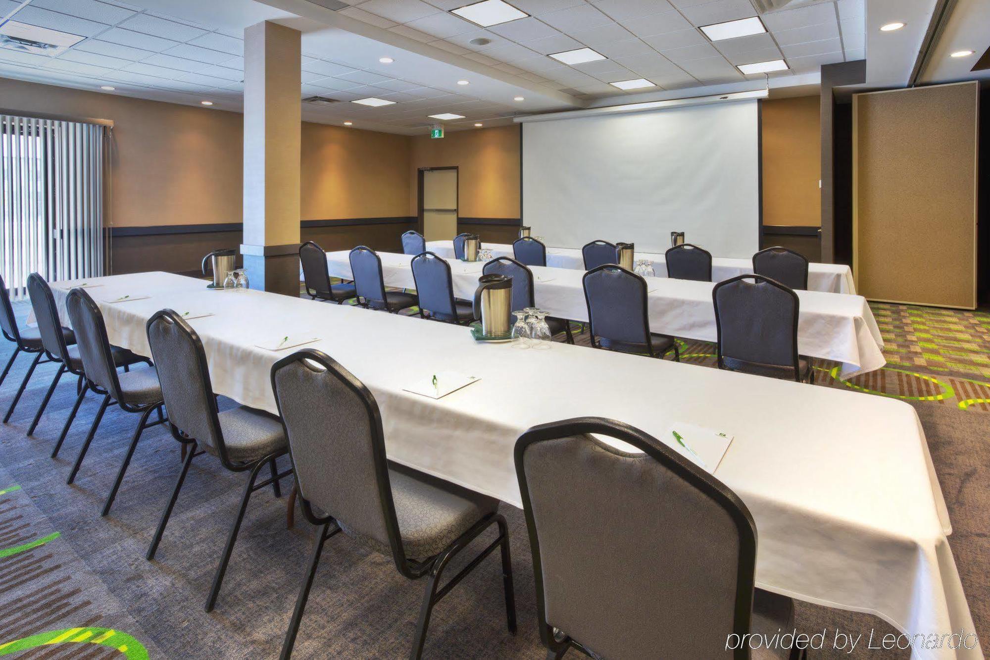 Holiday Inn Express Winnipeg Airport - Polo Park By Ihg Exterior photo