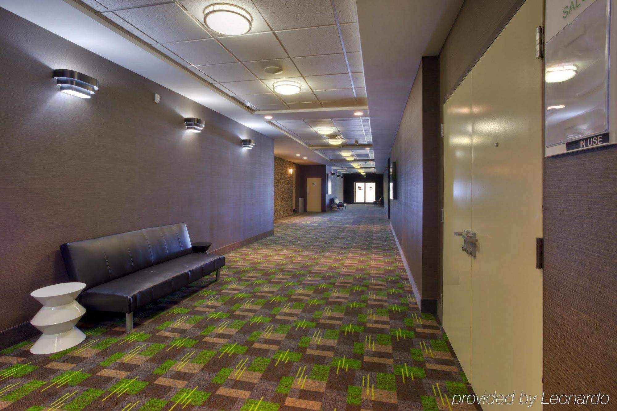 Holiday Inn Express Winnipeg Airport - Polo Park By Ihg Exterior photo