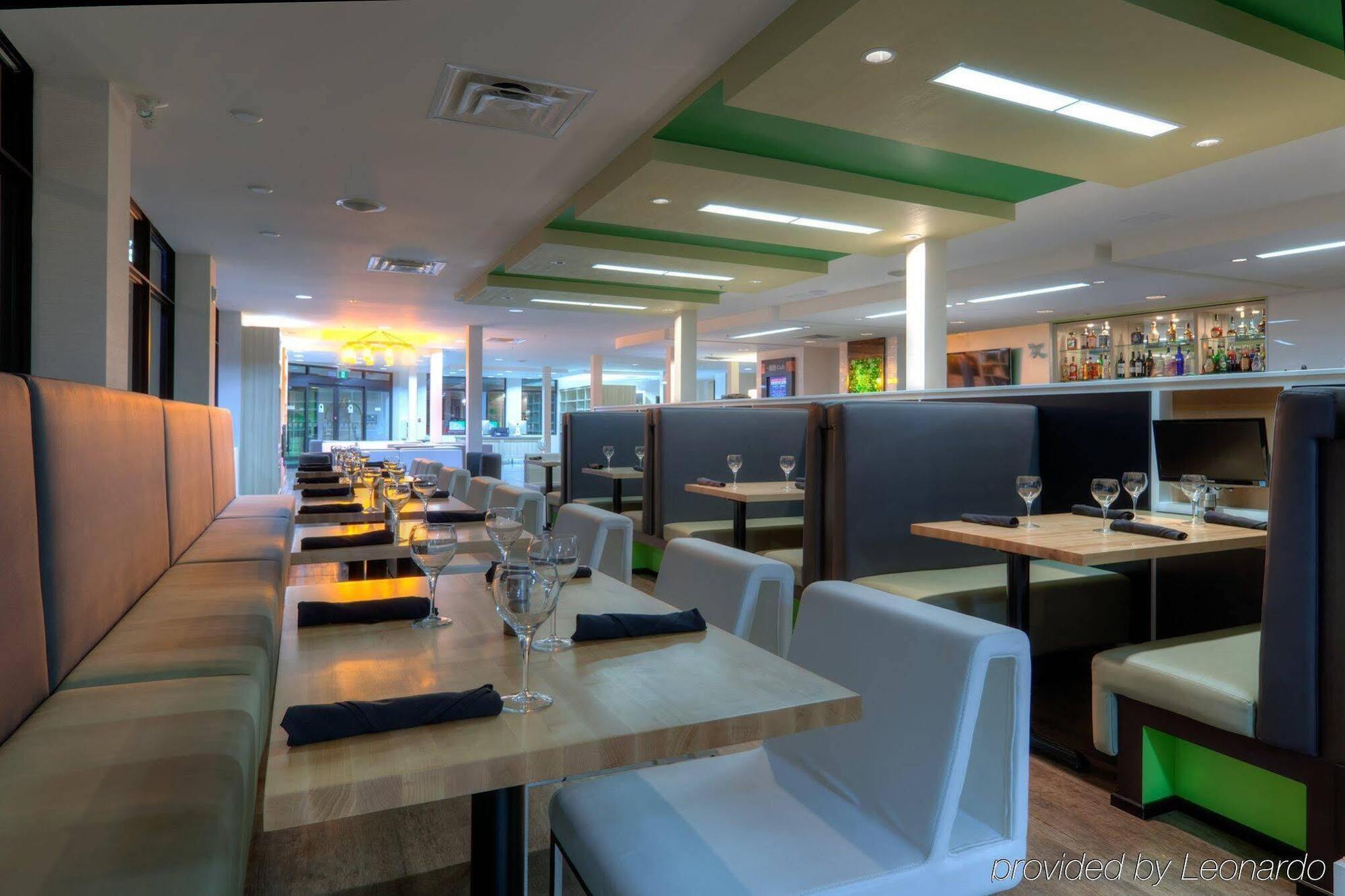 Holiday Inn Express Winnipeg Airport - Polo Park By Ihg Exterior photo