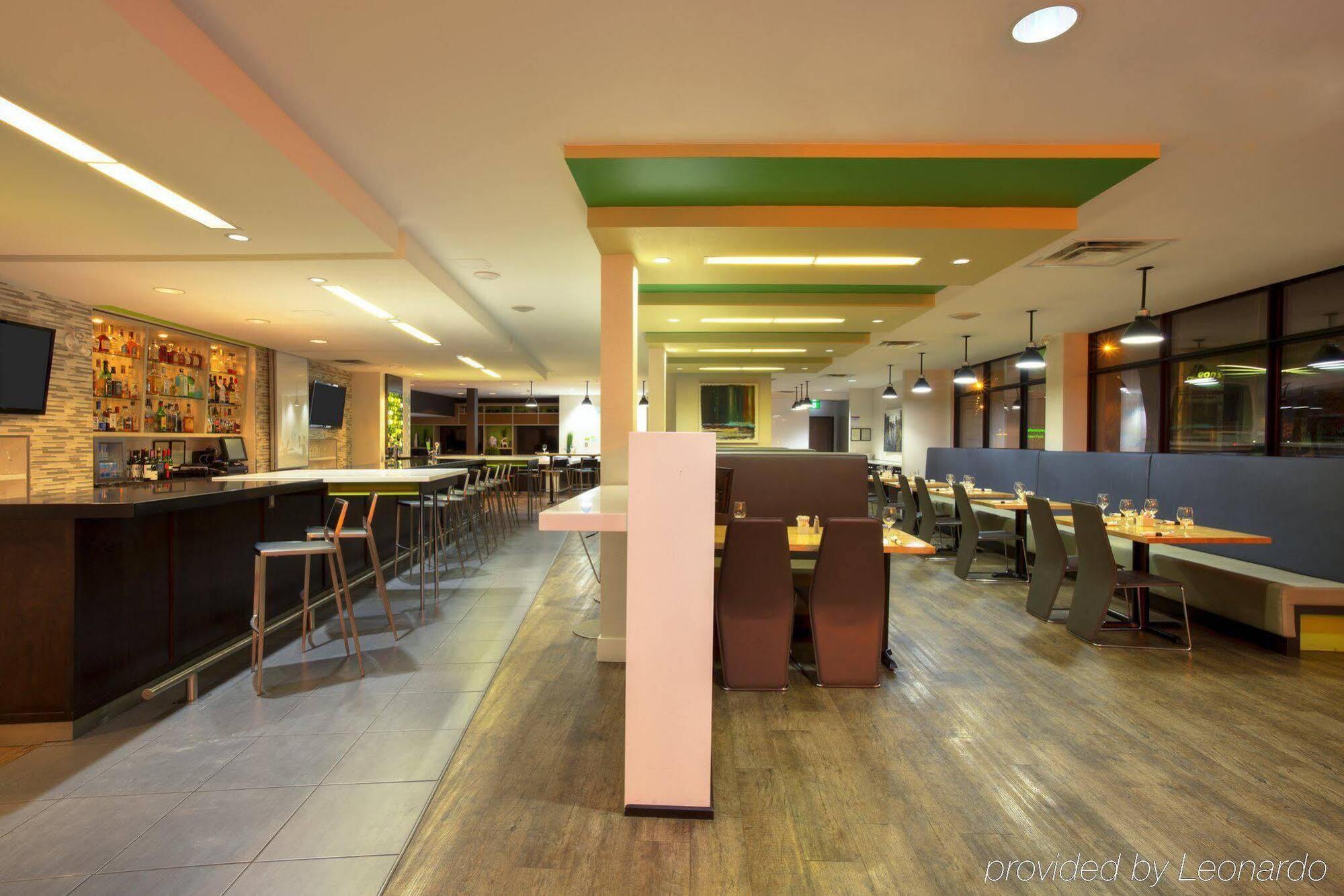 Holiday Inn Express Winnipeg Airport - Polo Park By Ihg Exterior photo